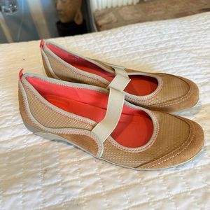 Stylish Naturalizer Women's Beige and Coral Flats